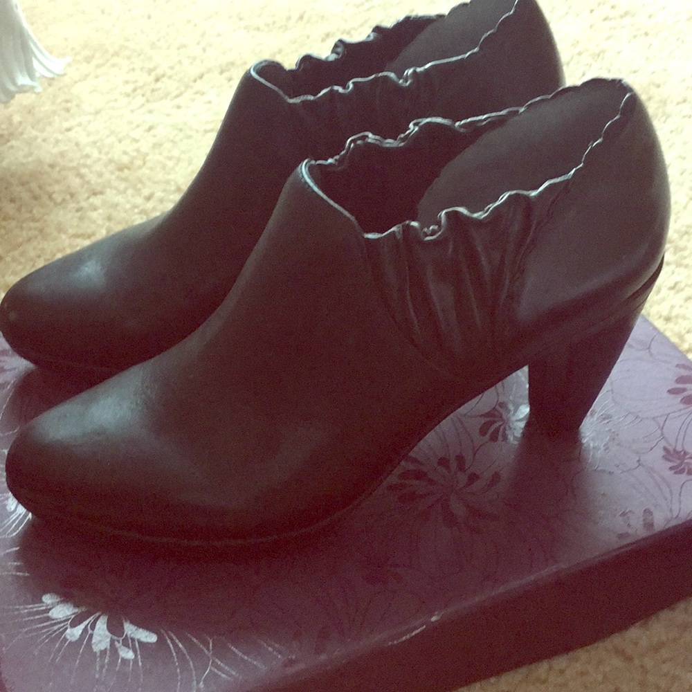 Umberto raffini Black leather booties